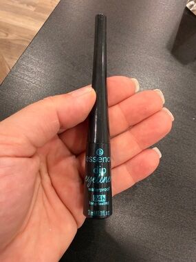 Essence Dip Eyeliner Waterproof in Black